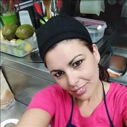 Vanessa está buscando trabajo de cocina como ayudante de cocina en un restaurante en Las Palmas.