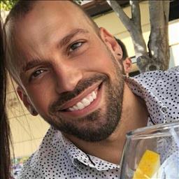 Martin está buscando trabajo de camarero (barman) o camarera de barra o sala en Madrid.