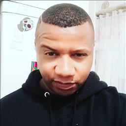 Eduardo está buscando trabajo de camarero (barman) o camarera de barra o sala en Móstoles.