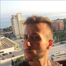 Sergio está buscando trabajo de camarero (barman) o camarera de barra o sala en Madrid. Bares, restaurantes, cafeterías o discotecas.