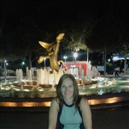 Begoña está buscando trabajo de camarero (barman) o camarera de barra o sala en Bizkaia. Bares, restaurantes, cafeterías o discotecas.
