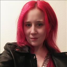 Noemi está buscando trabajo de recepcionista en un hotel, hostal o restaurante en Zaragoza.