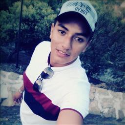 Melvin está buscando trabajo de camarero o camarera.