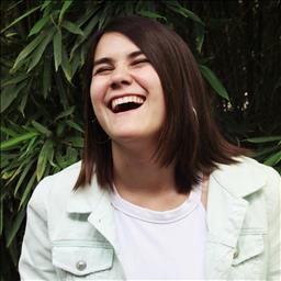 Lidia está buscando trabajo de camarero (barman) o camarera de barra o sala en Madrid. Bares, restaurantes, cafeterías o discotecas.