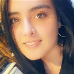Rocsenya está buscando trabajo de camarero o camarera.