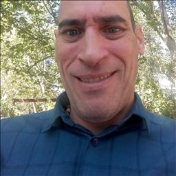 Antonio está buscando trabajo de camarero (barman) o camarera de barra o sala en Madrid.