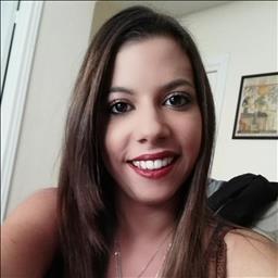 Raquel está buscando trabajo de recepcionista en Mérida.