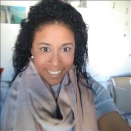 Angélica María está buscando trabajo de camarero (barman) o camarera de barra o sala en Madrid. Bares, restaurantes, cafeterías o discotecas.