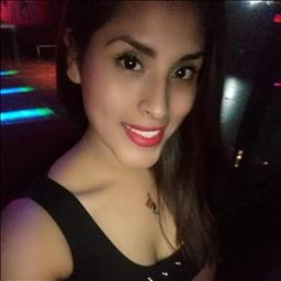 Vanessa elena está buscando trabajo de recepcionista.