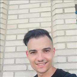 Ray está buscando trabajo de limpieza como limpiador o limpiadora, o camarera de pisos en un hotel u hostal en Málaga.