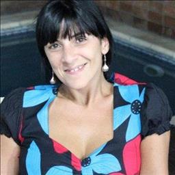 veronica está buscando trabajo de camarero (barman) o camarera de barra o sala en Alicante.