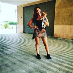 Valeria está buscando trabajo de camarero (barman) o camarera de barra o sala en Bilbao.