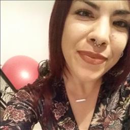 Eleni está buscando trabajo de camarero (barman) o camarera de barra o sala en Madrid. Bares, restaurantes, cafeterías o discotecas.