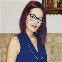 Cristina está buscando trabajo de limpieza como limpiador o limpiadora, camarero o camarera de pisos u otros empleos profesionales.