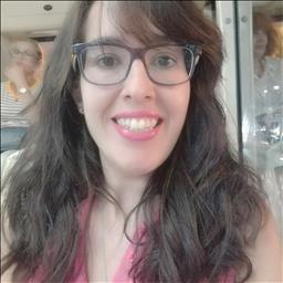 Estela está buscando trabajo de recepcionista en un hotel, hostal o restaurante en Barcelona.