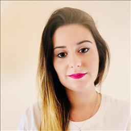 Sandra está buscando trabajo de camarero (barman) o camarera de barra o sala en Madrid. Bares, restaurantes, cafeterías o discotecas.