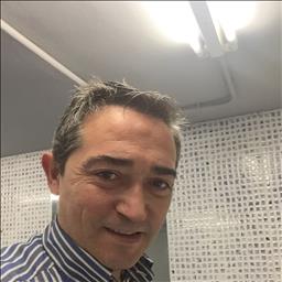 Damian está buscando trabajo de camarero (barman) o camarera de barra o sala en Madrid. Bares, restaurantes, cafeterías o discotecas.