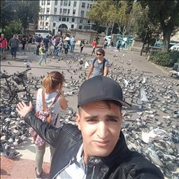 issam está buscando trabajo de camarero o camarera.