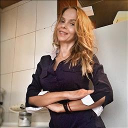 Izabela está buscando trabajo de cocina como ayudante de cocina en Manzanares el Real.