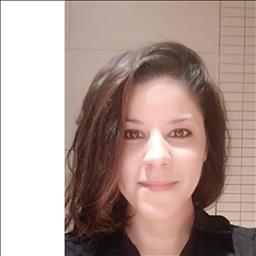 Tamara está buscando trabajo de camarero o camarera.
