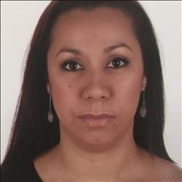 Angela M está buscando trabajo de recepcionista en un hotel, hostal o restaurante en Islas Baleares.
