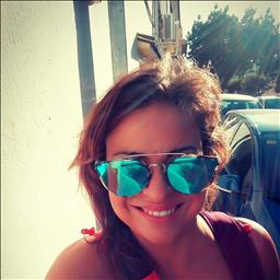 Mausi está buscando trabajo de camarero o camarera.