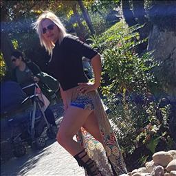 Elitania maria está buscando trabajo de camarero (barman) o camarera de barra o sala en Navarra. Bares, restaurantes, cafeterías o discotecas.