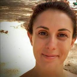 Aída está buscando trabajo de camarero (barman) o camarera de barra o sala en Madrid. Bares, restaurantes, cafeterías o discotecas.