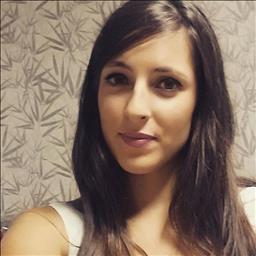 Cristina está buscando trabajo de camarero (barman) o camarera de barra o sala en Madrid. Bares, restaurantes, cafeterías o discotecas.