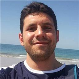 Francisco está buscando trabajo de cocinero o cocinera o jefe de cocina.