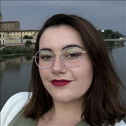 Julia está buscando trabajo de ayudante de cocina.