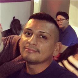 nicolai joseph está buscando trabajo de recepcionista.
