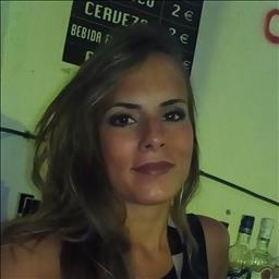 Lorena está buscando trabajo de camarero (barman) o camarera de barra o sala en Granada. Bares, restaurantes, cafeterías o discotecas.