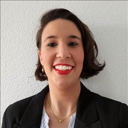Debora está buscando trabajo de camarero (barman) o camarera de barra o sala en Córdoba. Bares, restaurantes, cafeterías o discotecas.
