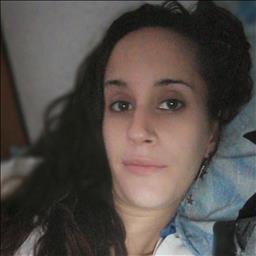 Natalia está buscando trabajo de camarero (barman) o camarera de barra o sala en Zaragoza. Bares, restaurantes, cafeterías o discotecas.
