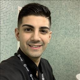 Nicolas está buscando trabajo de camarero (barman) o camarera de barra o sala en Girona. Bares, restaurantes, cafeterías o discotecas.