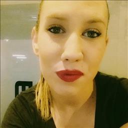 Alba está buscando trabajo de recepcionista en Córdoba.