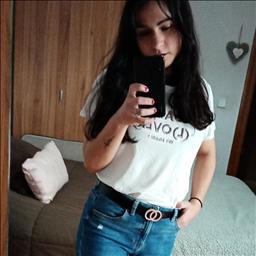 Celia está buscando trabajo de camarero (barman) o camarera de barra o sala en Toledo. Bares, restaurantes, cafeterías o discotecas.