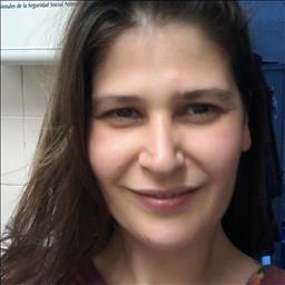 Cristina está buscando trabajo de camarero (barman) o camarera de barra o sala en Madrid. Bares, restaurantes, cafeterías o discotecas.