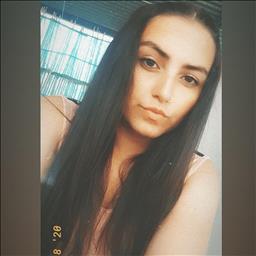 Natalia  está buscando trabajo de camarero (barman) o camarera de barra o sala en Cádiz. Bares, restaurantes, cafeterías o discotecas.