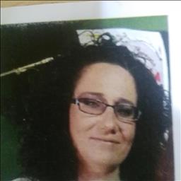 Inés está buscando trabajo de limpieza como limpiador o limpiadora, camarero o camarera de pisos u otros empleos profesionales.