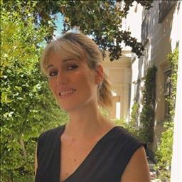 Silvia está buscando trabajo de camarero (barman) o camarera de barra o sala en Madrid.
