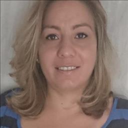 Monica  está buscando trabajo de limpieza como limpiador o limpiadora, camarero o camarera de pisos u otros empleos profesionales.