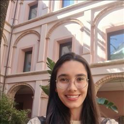 Ellen está buscando trabajo de cocina como ayudante de cocina en un restaurante en Valencia.