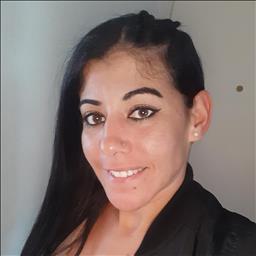 Alicia Gabriela  está buscando trabajo de camarero (barman) o camarera de barra o sala en Barcelona. Bares, restaurantes, cafeterías o discotecas.