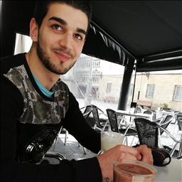 Manuel está buscando trabajo de limpieza como limpiador o limpiadora, camarero o camarera de pisos u otros empleos profesionales.