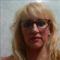 Maria del Mar está buscando trabajo de camarero o camarera.