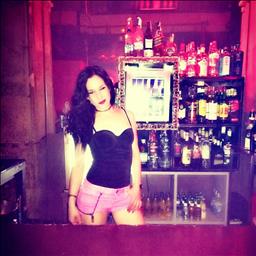 Miryam está buscando trabajo de camarero (barman) o camarera de barra o sala en Benidorm.