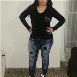 Paula está buscando trabajo de camarero o camarera.
