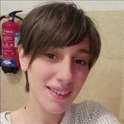 Ana está buscando trabajo de camarero (barman) o camarera de barra o sala en Madrid. Bares, restaurantes, cafeterías o discotecas.